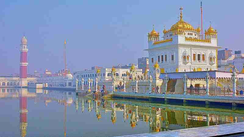 Tarn Taran district - The Sarovar besides the Gurudwara Tarn Taran Sahib, Punjab, India - CC BY-SA