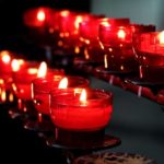 Kerzen in einer Kirche