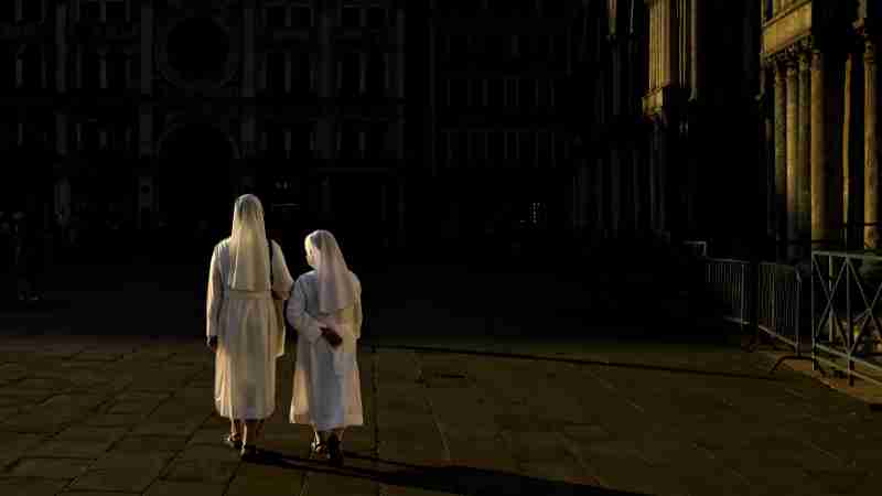 w, tags: von mary mother frauen - images.unsplash.com